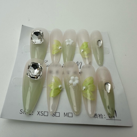 Handmade press on nails bundle of four sets size large - Picture 5 of 13